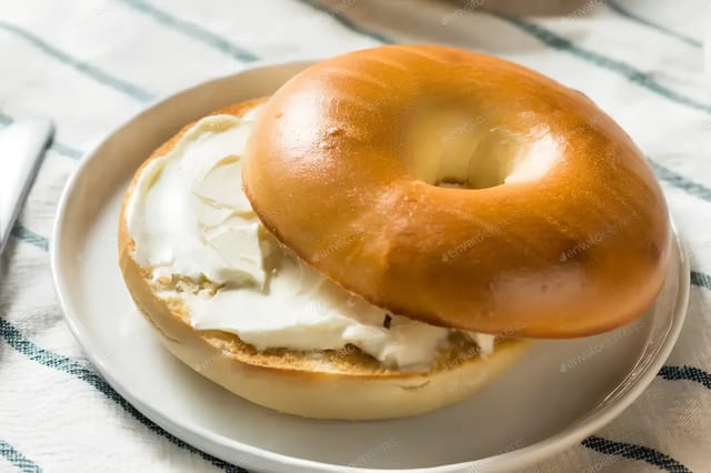 BAGEL W/ CREAM CHEESE.