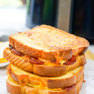 GRILLED CHEESE W/ BEEF BACON 